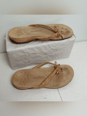Vionic Bella Podiatrist Tan Thong Sandals with Suede Finish Size 8 Arch Support